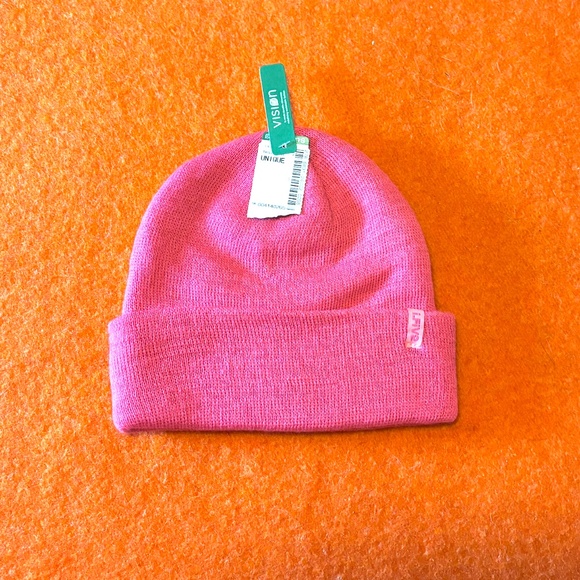 Minimalist fuchsia pink short monochrome tuque hat beanie NWT - Picture 2 of 7